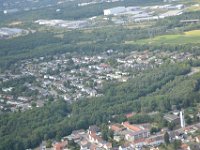 DSC 0180  Vordergrund Siedlung Fraulautern, Kirchturm St. Josef, Mitte Steinrausch, oben rechts Industriegebiet Saarwellingen, oben links Fordwerke